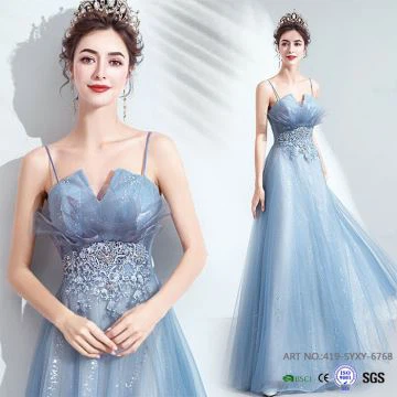 Elegante vestido de noche sin mangas